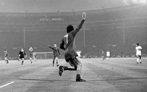 c-tumblr_George-Best-v-Benfica-1968-European-Cup-final1